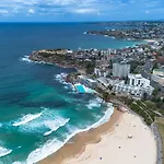 Modern 2-Bed Apartment With Parking Near Bondi Beach