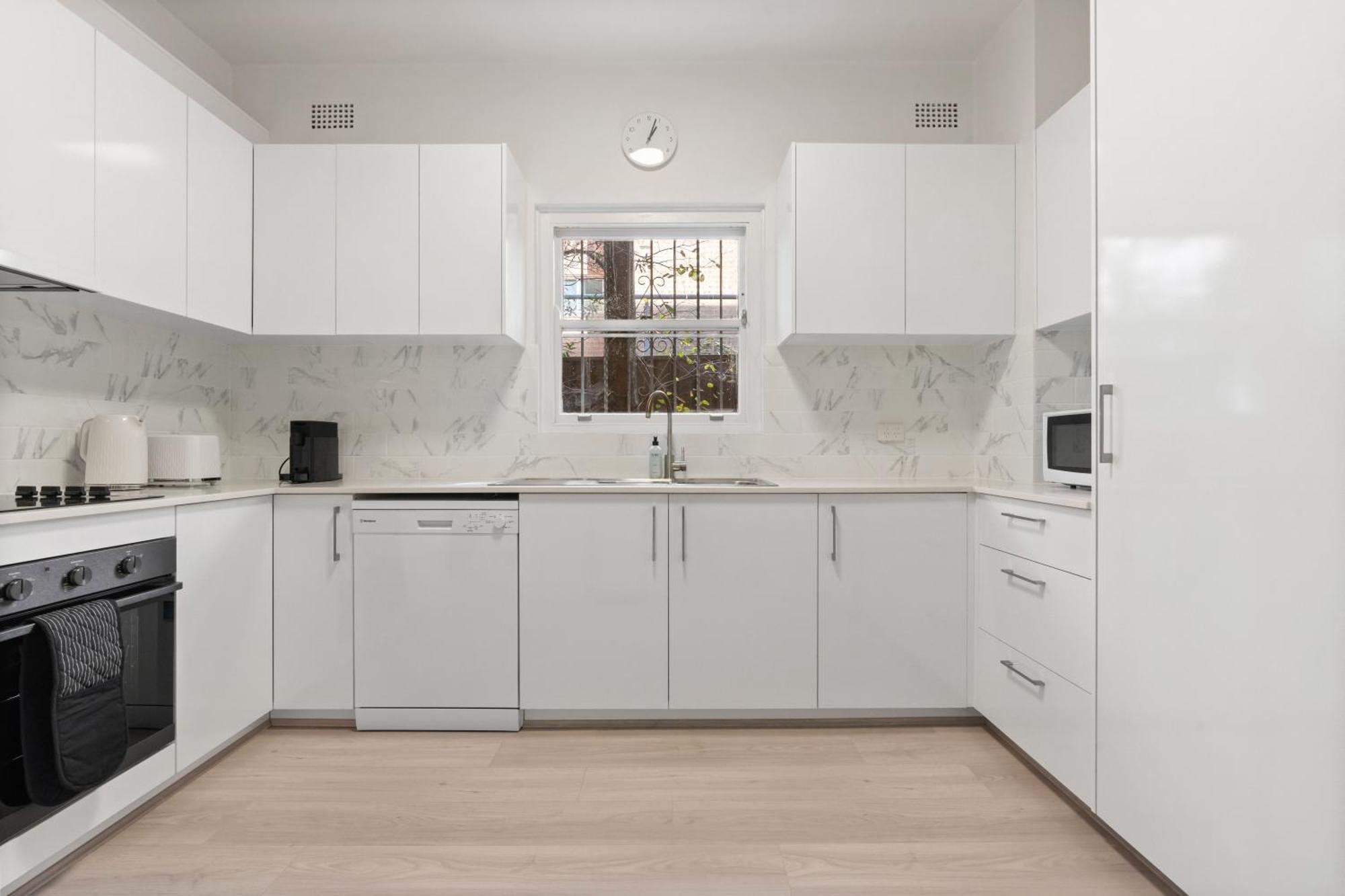 Modern 2-bed With Parking Near Bondi Beach *