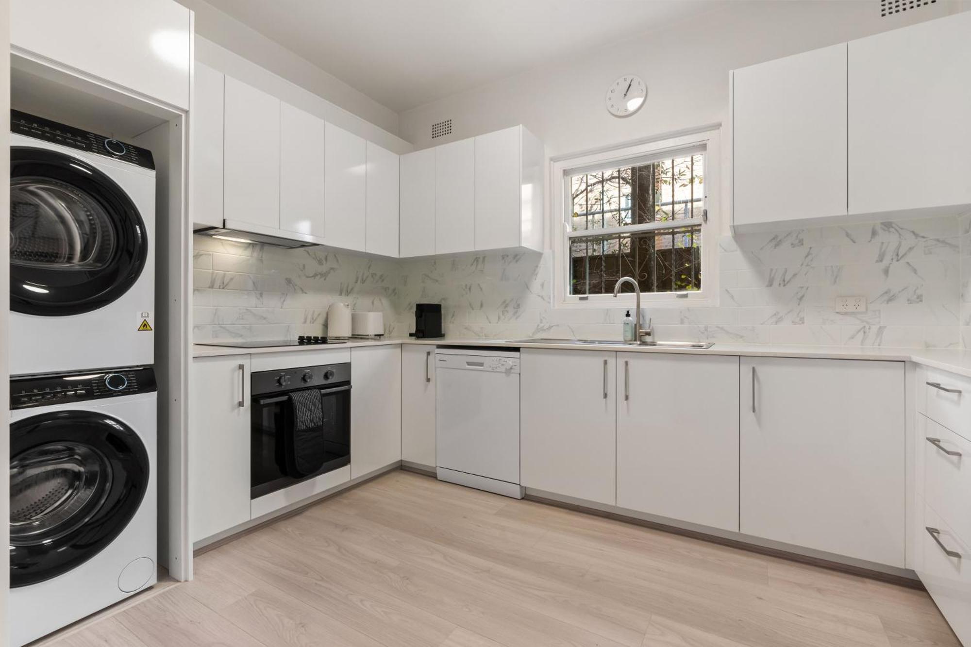 Modern 2-bed With Parking Near Bondi Beach Apartment Sydney