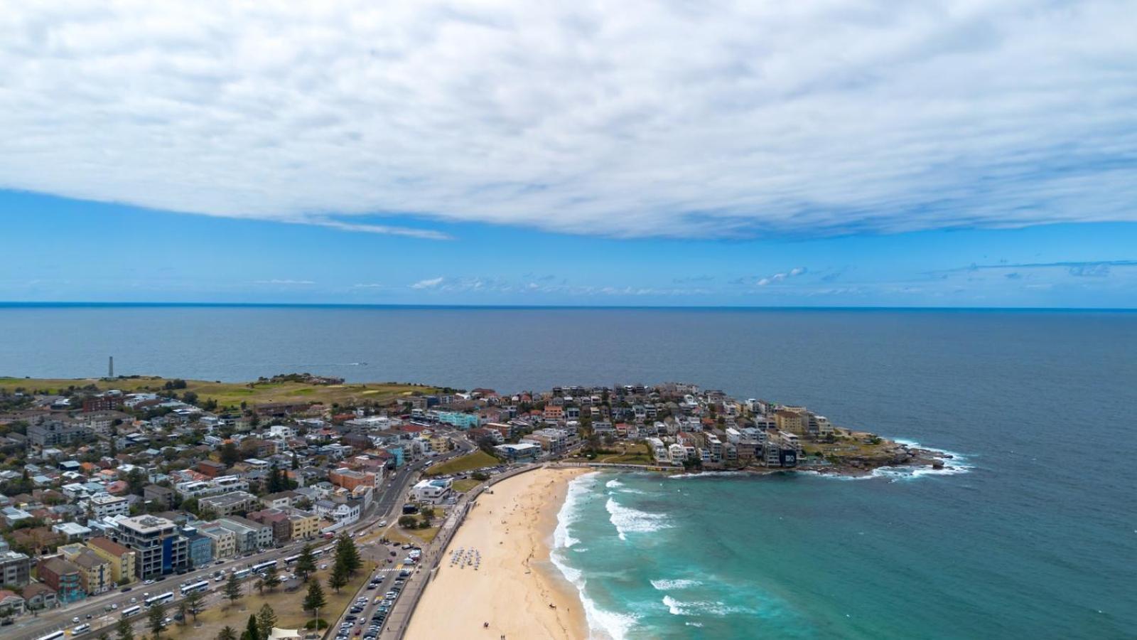 Modern 2-bed With Parking Near Bondi Beach Apartment Sydney